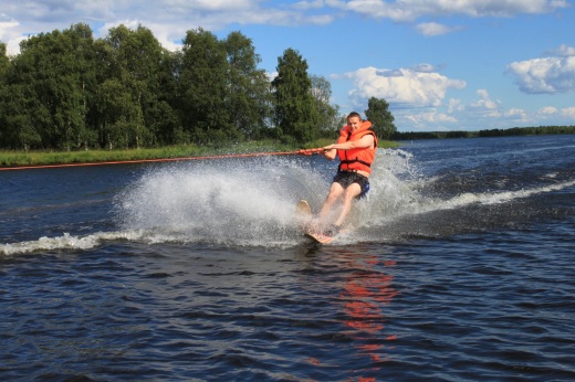 water-skiing kashmir